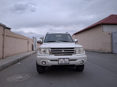 Mitsubishi Pajero io 2004