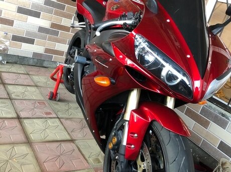 Yamaha YZF-R1