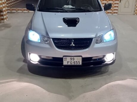 Mitsubishi Airtrek 2004
