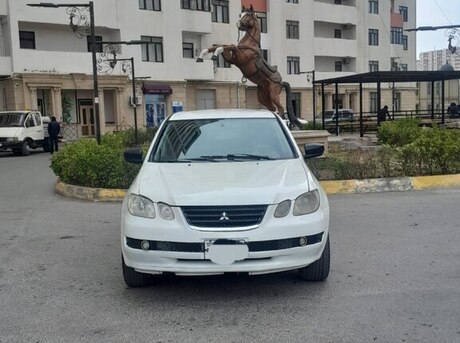 Mitsubishi Airtrek 2001