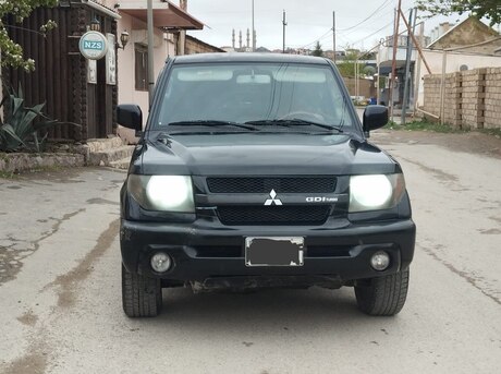 Mitsubishi Pajero io 2001