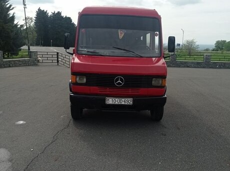 Mercedes 609 D 1990