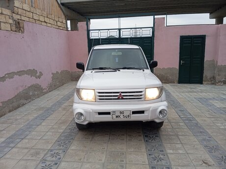 Mitsubishi Pajero io 2000