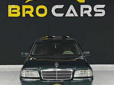 Mercedes E 230