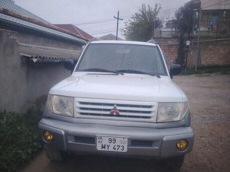 Mitsubishi Pajero io 1998
