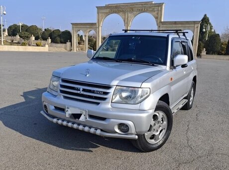 Mitsubishi Pajero io 2001