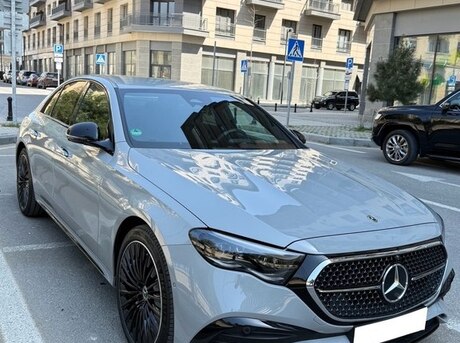 Mercedes E 300 e 4MATIC 2023