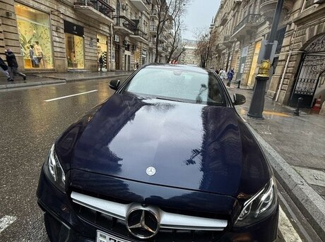 Mercedes E 300 4MATIC 2017
