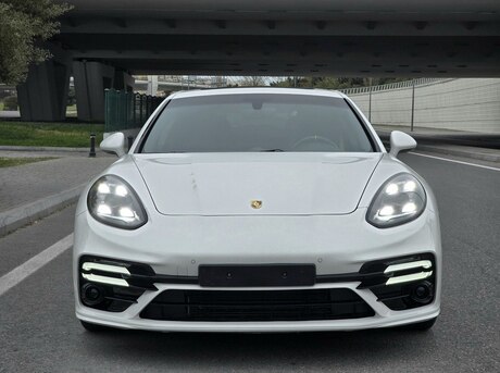 Porsche Panamera 4