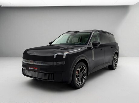 Lynk & Co 900
