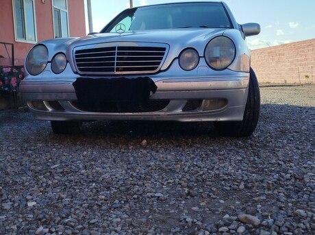 Mercedes E 220 d 2000