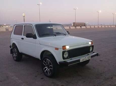 LADA (VAZ) Niva 2011