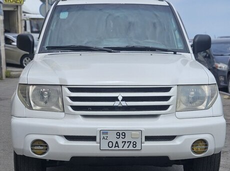 Mitsubishi Pajero io
