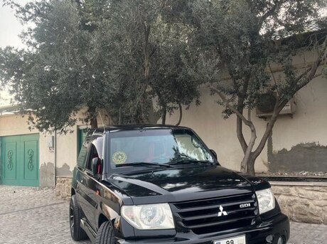 Mitsubishi Pajero io 2000