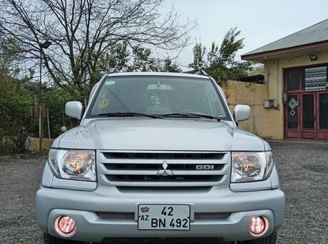 Mitsubishi Pajero io 2002