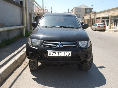 Mitsubishi L200 2011