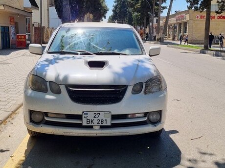 Mitsubishi Airtrek 2003