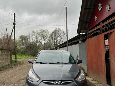 Hyundai Accent 2013