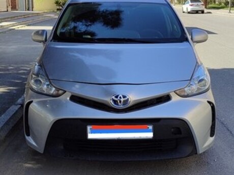 Toyota Prius V 2015