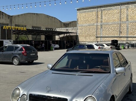 Mercedes E 280