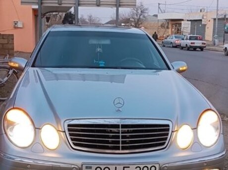Mercedes E 240 2003