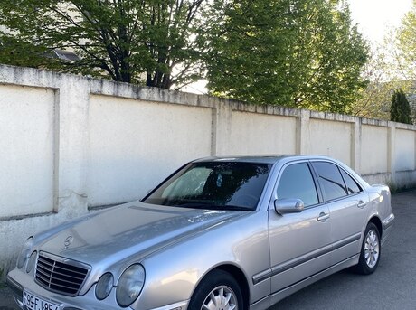 Mercedes E 220 d 2000
