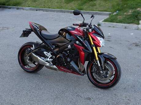 Suzuki  2017