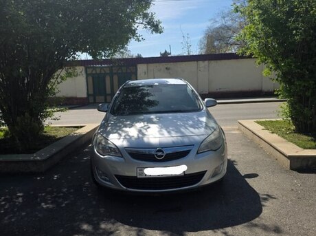 Opel Astra 2011