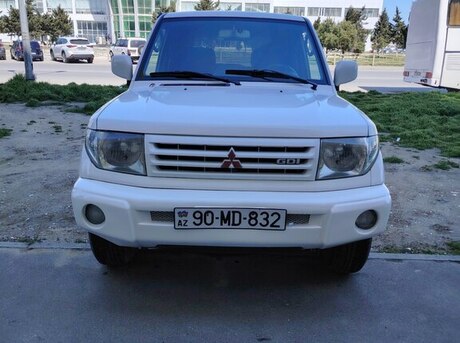Mitsubishi Pajero io 1999