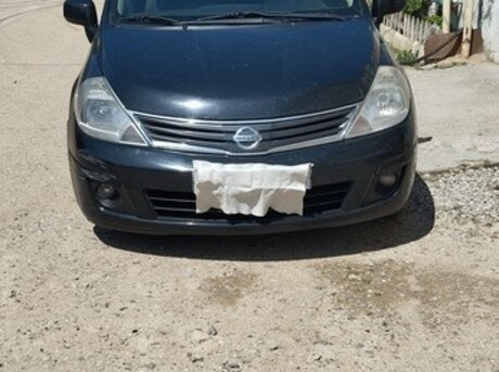 Nissan Tiida 2011