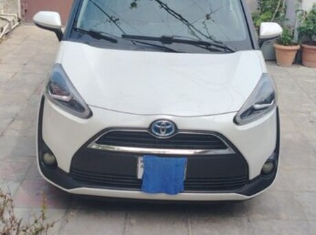 Toyota Sienta 2016