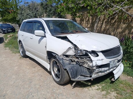 Mitsubishi Airtrek 2001