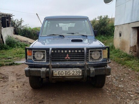 Mitsubishi Pajero 1990