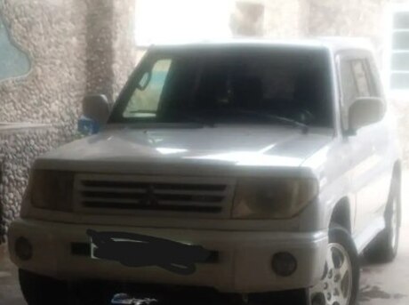Mitsubishi Pajero io 1999