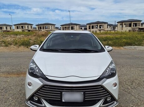 Toyota Aqua 2015