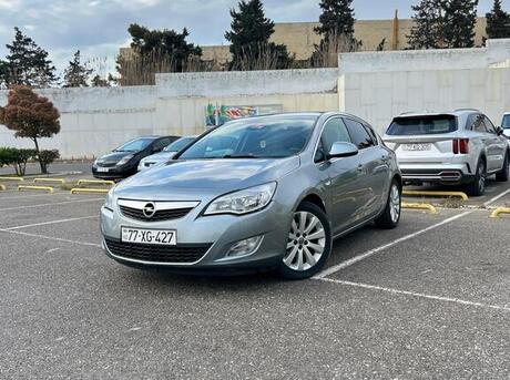 Opel Astra 2011