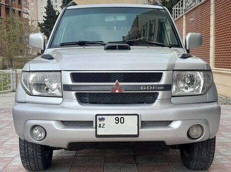 Mitsubishi Pajero io 2002