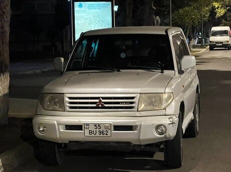 Mitsubishi Pajero io 2000