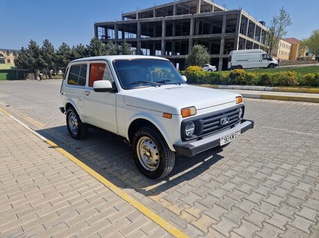 LADA (VAZ) Niva 2011