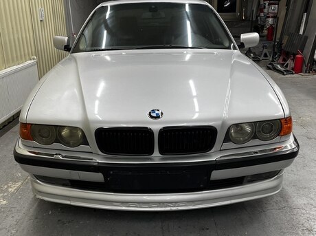 BMW 728 1999