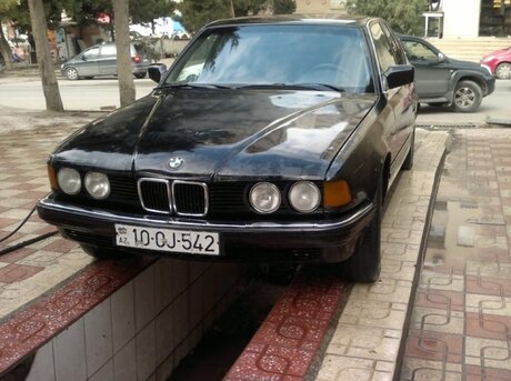 BMW 735 1988