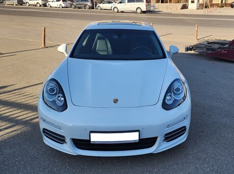 Porsche Panamera 4S