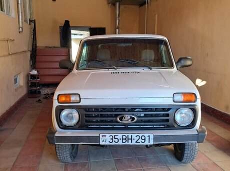 LADA (VAZ) Niva 2005