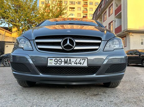 Mercedes Viano 2010