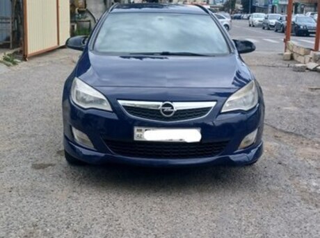 Opel Astra 2011