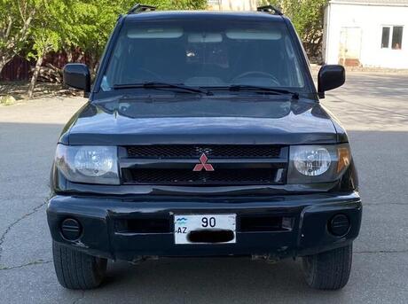 Mitsubishi Pajero io 2000