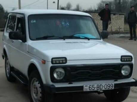 LADA (VAZ) Niva 2001
