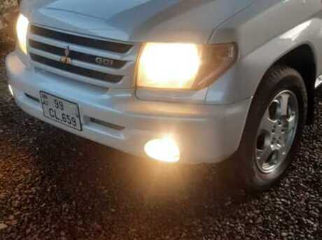 Mitsubishi Pajero io 2002