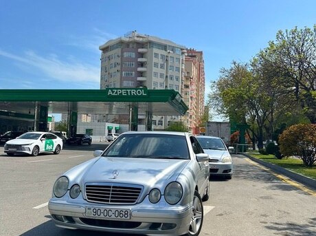 Mercedes E 240 1999