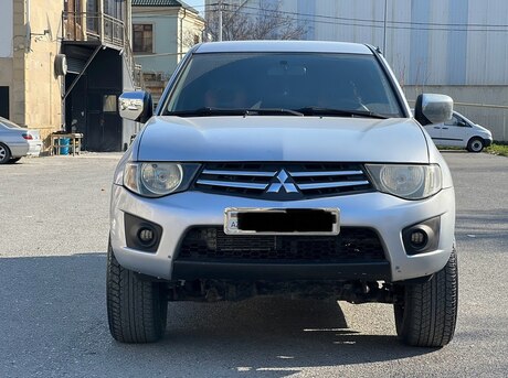 Mitsubishi L200 2013